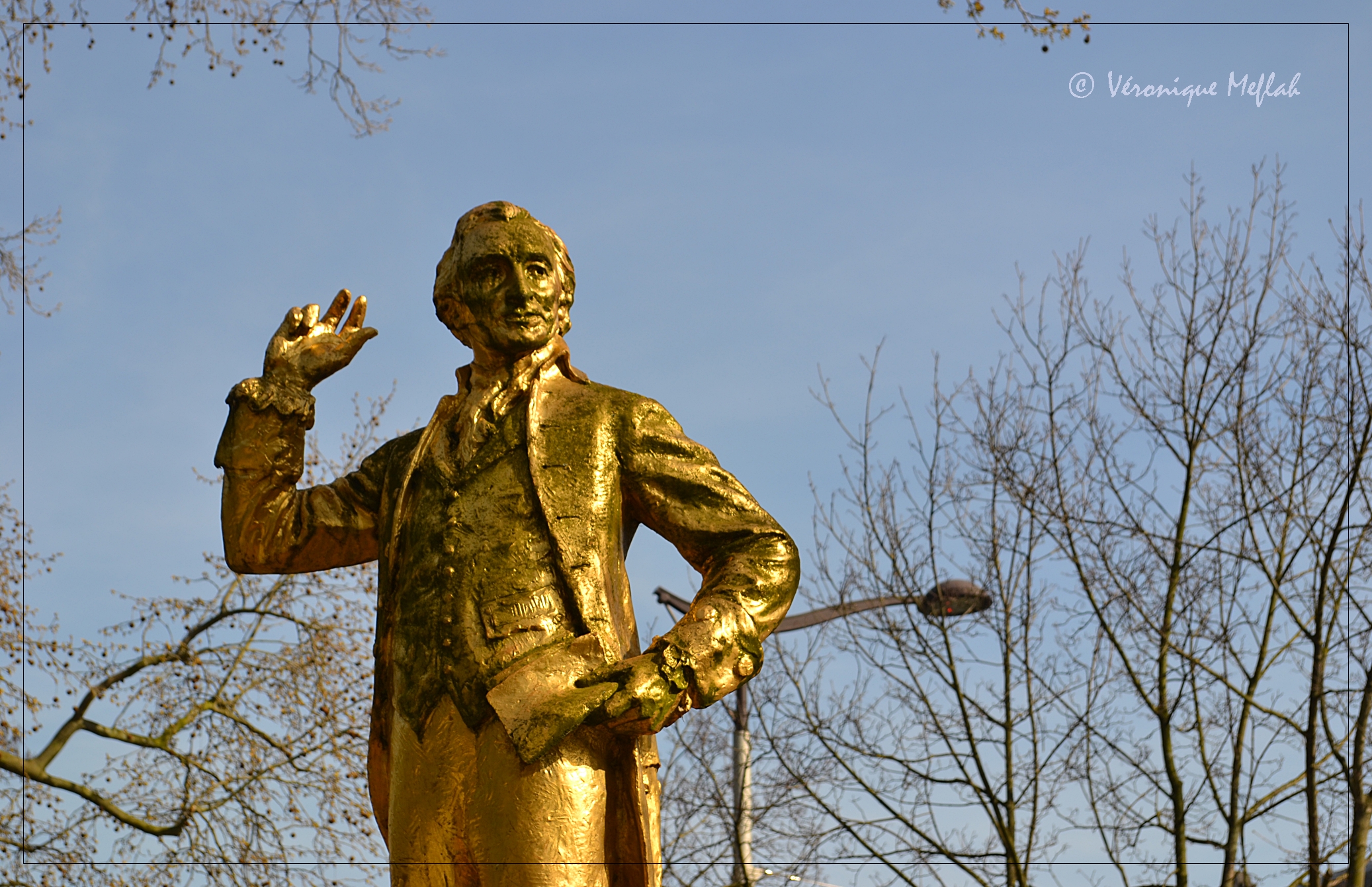 Les statues du parc Montsouris : Thomas Paine, Citoyen du Monde - Une fleur de Paris