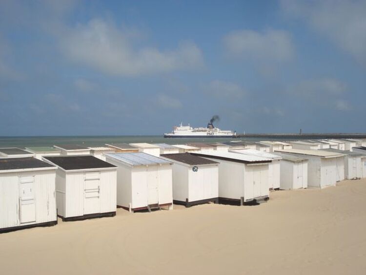 Calais ferrys et plage...