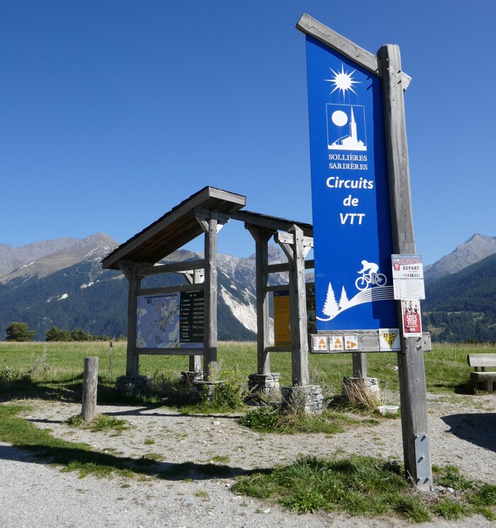 Sur les hauteurs d'Aussois ; les sculptures sur bois.