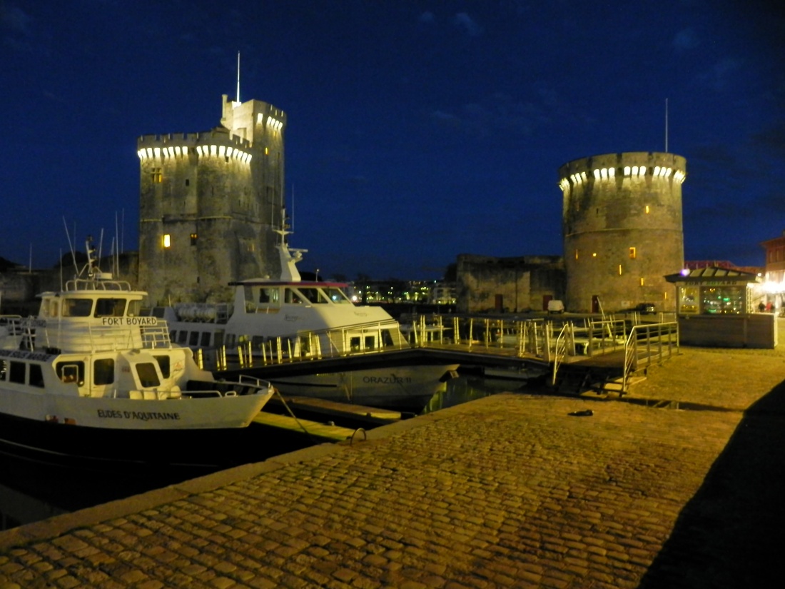 les tours de La Rochelle de nuit