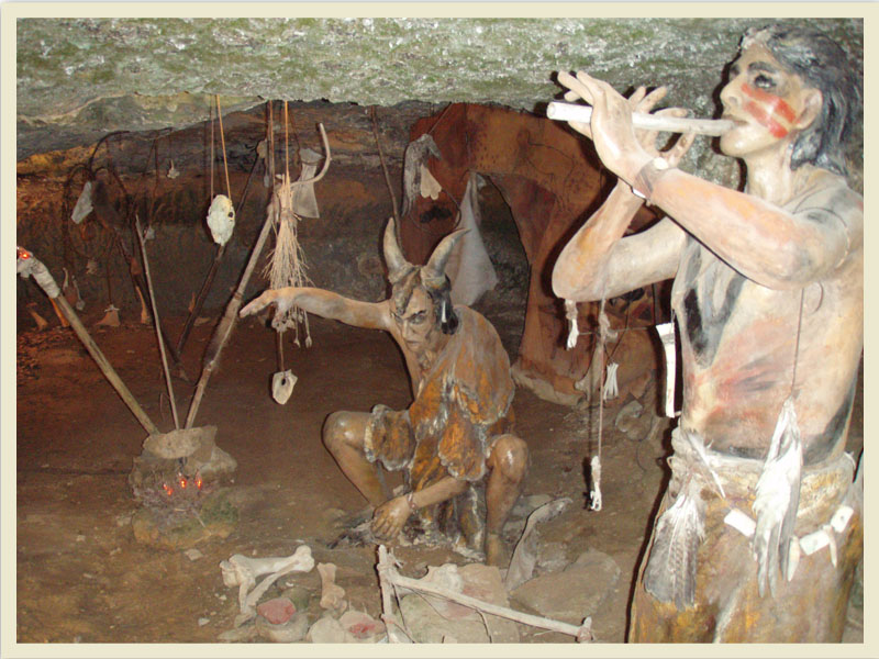 24620 Les Eyzies-de-Tayac -Sireuil  Grottes du roc de Cazelle