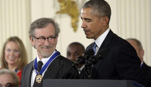 Barack Obama décore Steven Spielberg pour sa "foi en l'humanité"