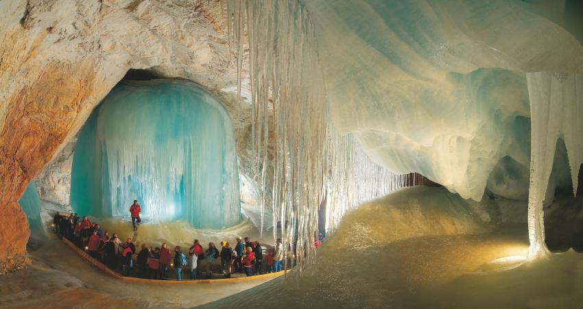 Besoin d'aventure ? Partez en Autriche découvrir la plus grande grotte de glace du monde