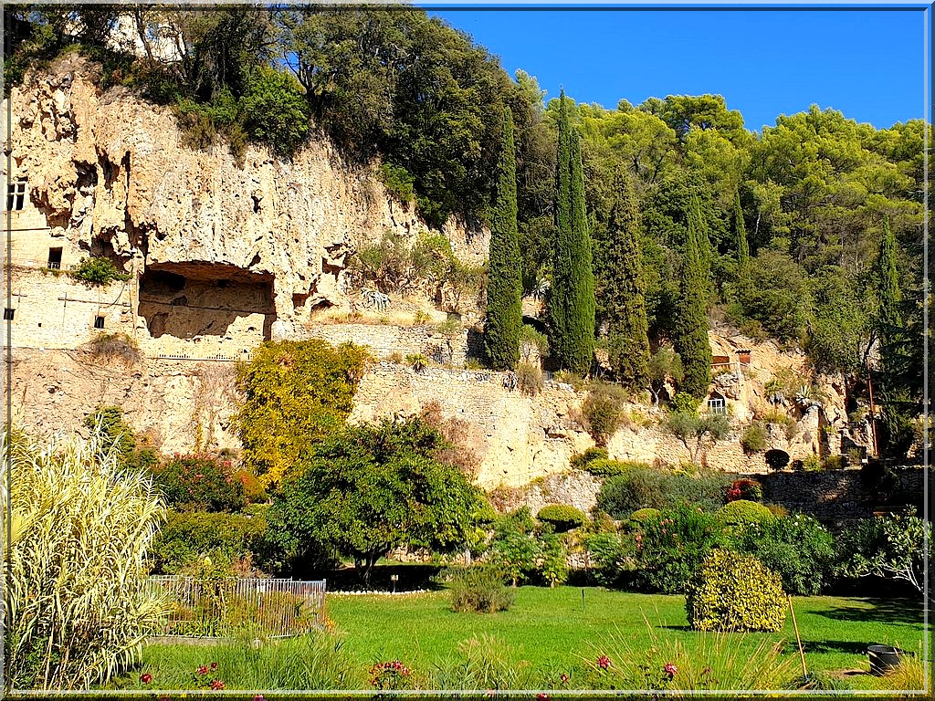 1020 - Villecroze-les-Grottes dans le Var (83)