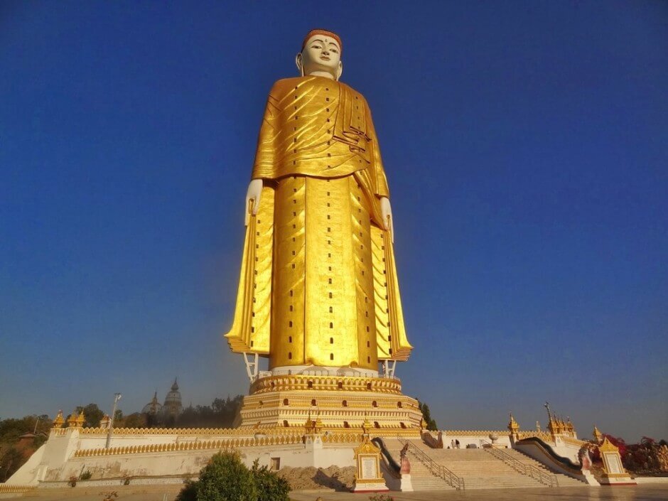 statues et monuments gigantesques, colossaux et énormes dans le monde