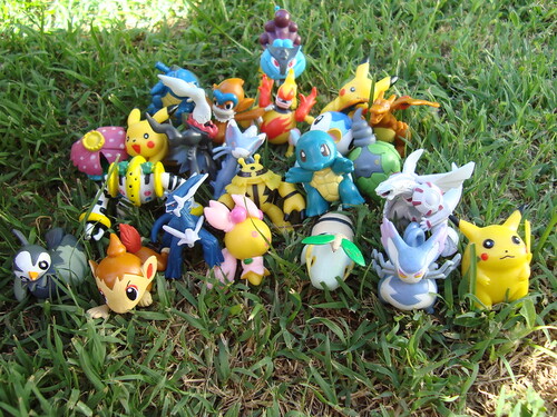 Des figurines de Pokémon