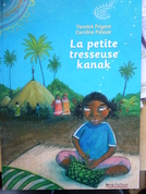 La petite tresseuse kanak