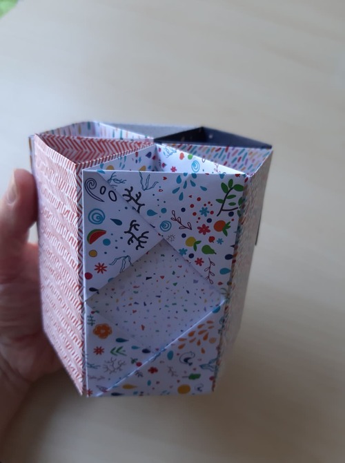 Pots à crayons en origami par Cécile