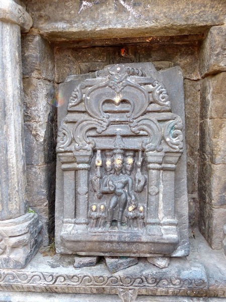 un joli petit temple dédié à Shiva