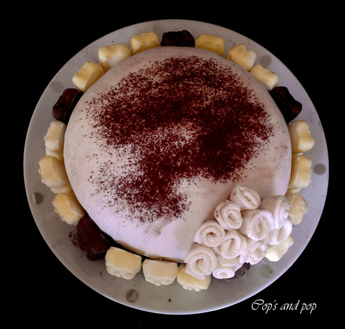 ? Gâteau ronde des oursons: gâteau chocolat/noix de coco, pâte à sucre aux chamallow ?