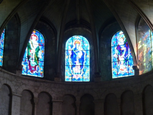 INTERIEUR DE NOTRE-DAME de BEAUGENCY, Vitraux, Chapiteaux, Statuaire ....