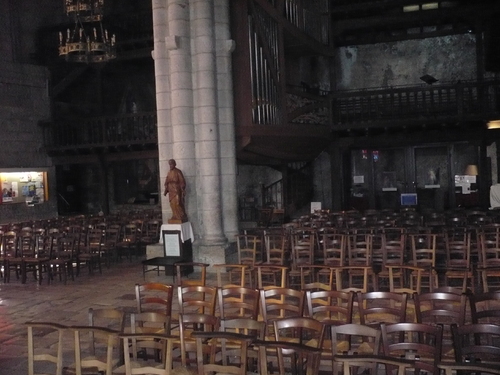 L'intérieur de la basilique Saint Sauveur