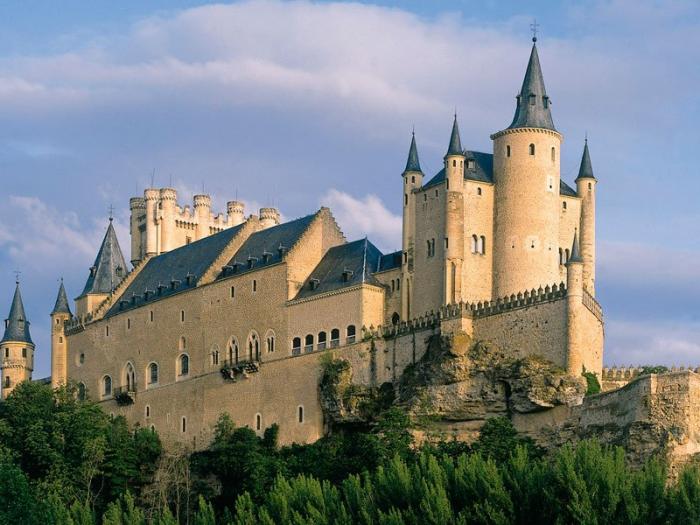 Des Plus Grandes Forteresses Médiévales... Aux Châteaux De Légende...