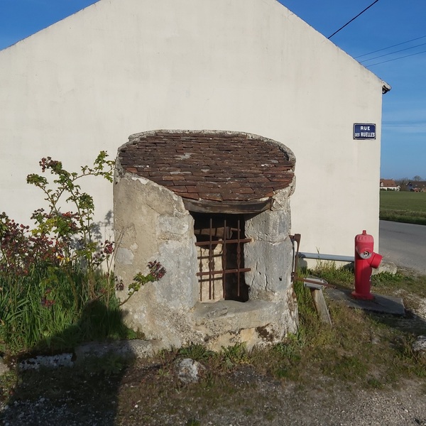 Vieux puit à Cléry Saint André