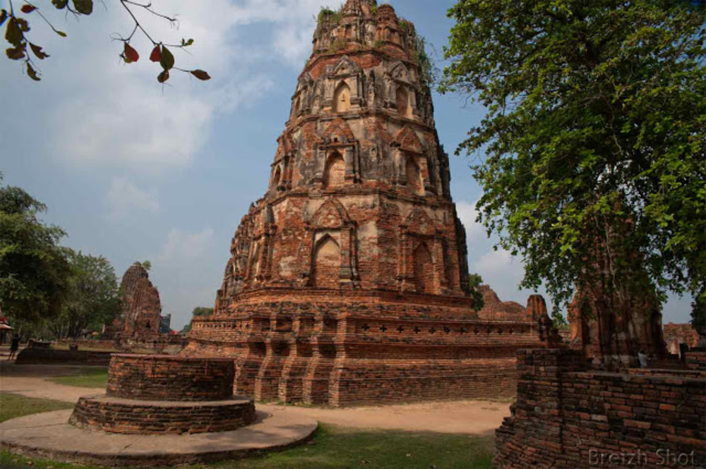 Wat Mahathat dans le parc historique d'Ayutthaya  -  Les stupas
