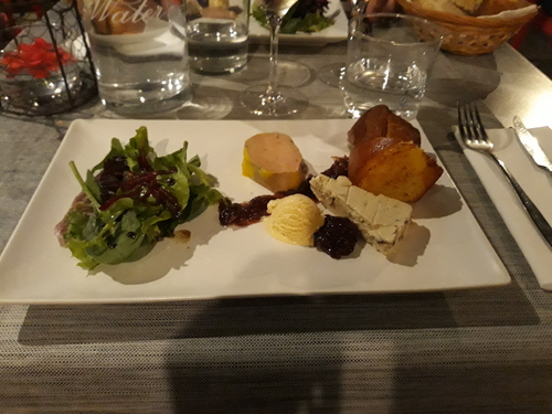 L'entrée trilogie de foie gras.