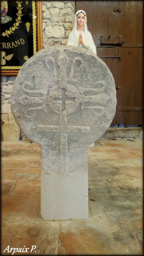 Montferrand Lauragais 11320 partie 2 L'église Saint Pierre d'Alzonne et ses stèles discoïdales.
