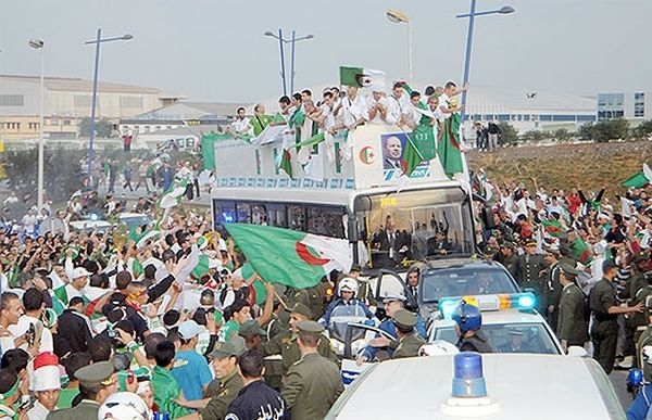 Retour triomphale de l'EN à Alger le 19.11.09