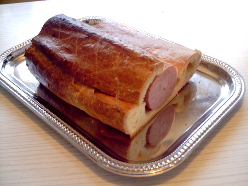 B.SAUCISSON EN BRIOCHE