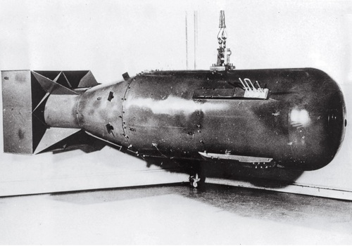 Bombe Mk-1 qui fut larguée sur la ville japonaise Hiroshima 6 août 1945