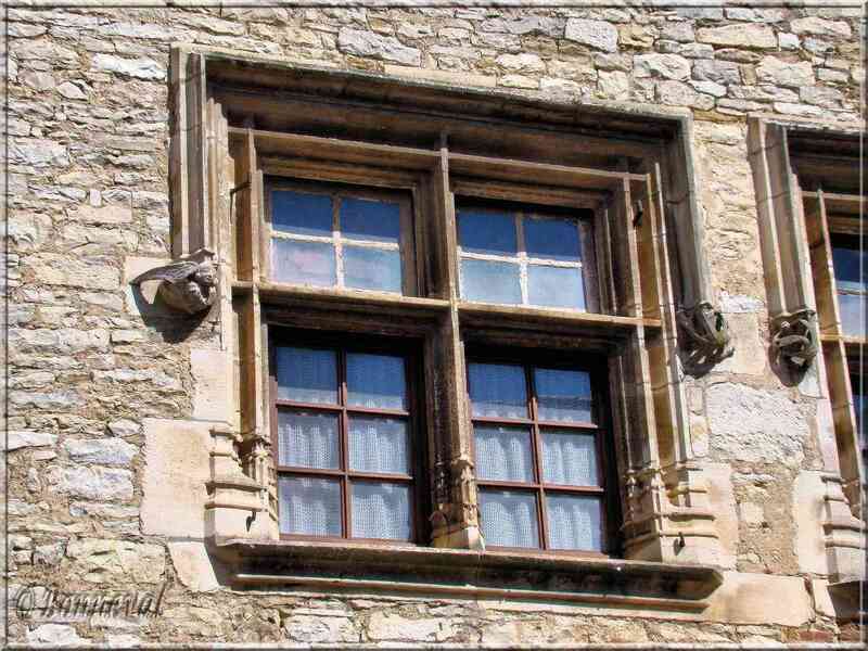 Villeneuve d'Aveyron Aveyron la Maison des Consuls fenêtre à meneaux