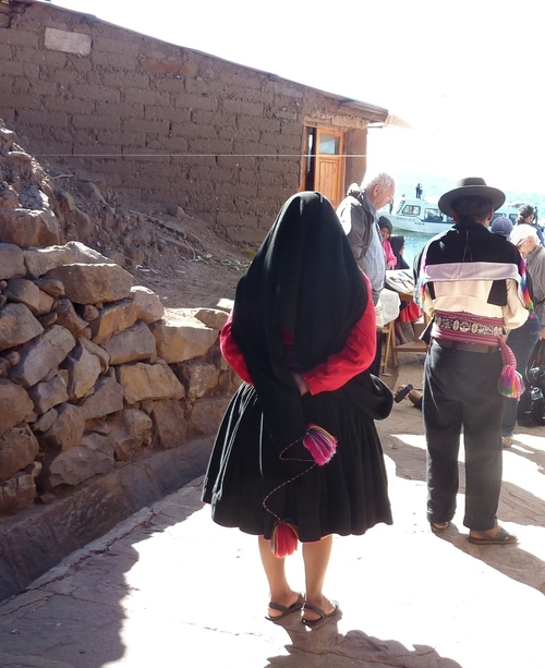 l'île de Taquile sur le lac Titicaca (Pérou) : c'est là que les hommes tricotent...
