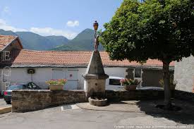 LORDAT LE VILLAGE LE CHATEAU ET LES RAPACES DU CHATEAU