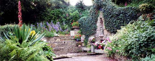 Bodilis, fontaine de la Vierge à Pont-an-Iliz