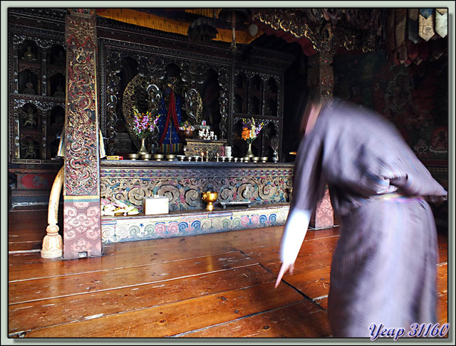 Blog de images-du-pays-des-ours : Images du Pays des Ours (et d'ailleurs ...), Prière - Jambay Lhakhang - Jakar - Bumthang - Bhoutan