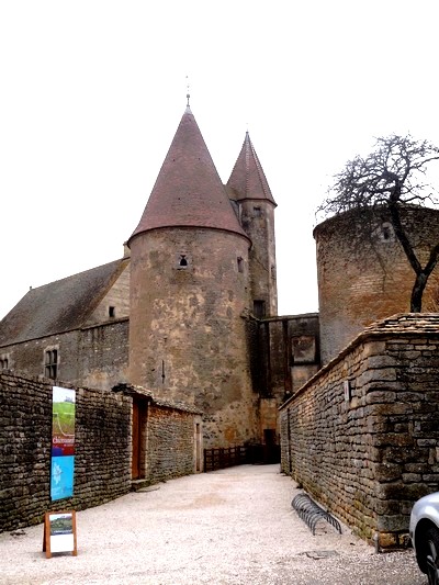 Le château de Châteauneuf en Auxois