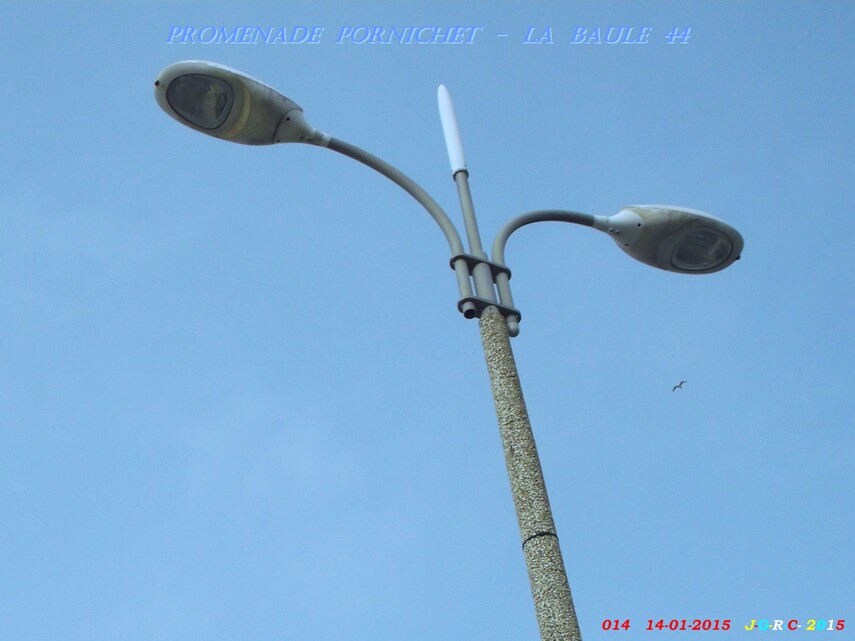 PORNICHET  -  LA  BAULE  44  la promenade du bord de mer  09/04/2015