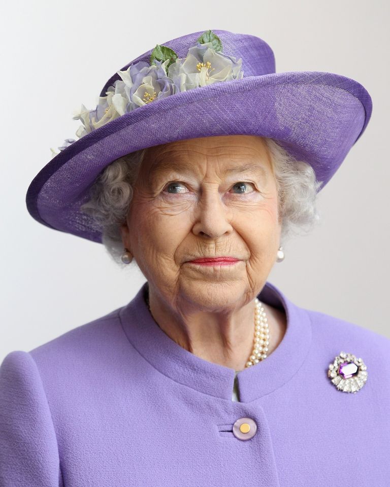 Les chapeaux de la reine d'Angleterre - entre sel et mer