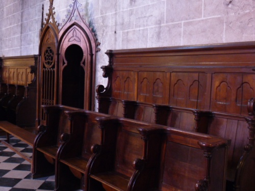 INTERIEUR DE NOTRE-DAME de BEAUGENCY, Vitraux, Chapiteaux, Statuaire ....