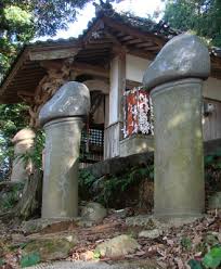 Un petit temple japonais peu ordinaire ... 