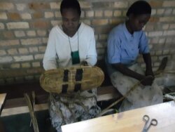 ce lundi en direct, fabrication des fauteuils...et de la table ovale!