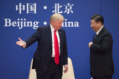 Donald Trump et Xi Jinping, en novembre 2017 à Pékin. Trump aurait dit à Xi Jinping qu’il était « le plus grand dirigeant de l’histoire de Chine », selon son ancien conseiller John Bolton.