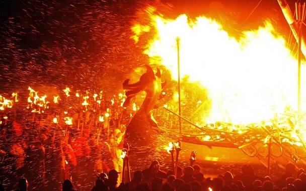 Up Helly Aa  (Ecosse)