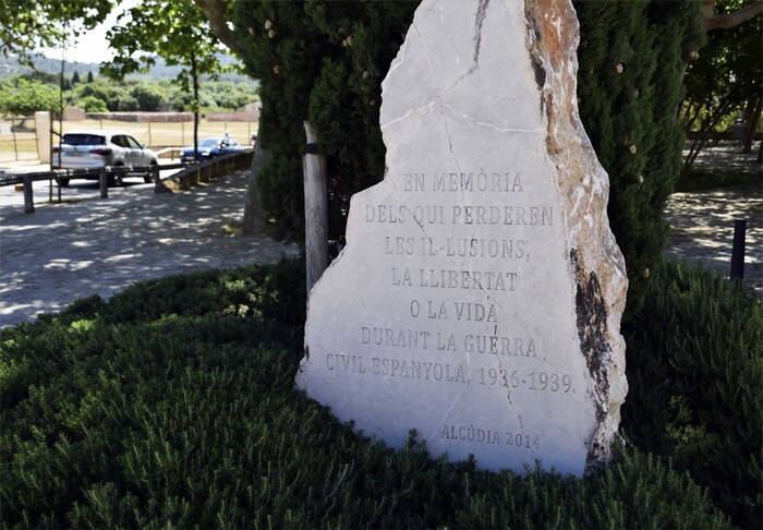 Alcudia - Le cimetière - Stèle à la mémoire des morts de la guerre civile