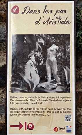 Peut être une image de 1 personne, monument et texte qui dit ’4 Dans les pas d Aristide Maillol, dans le jardin de Maison Rose, à Banyuls-sur- Mer, observant le plâtre du Torse de l'Ile-de-France (jeune fille marchant dans l'eau), 1921. Maillol, in the garden the Maison Rose, Banyuls-sur-Mer, Û (young girl walking in the water), 1921. →15 Banyu'’