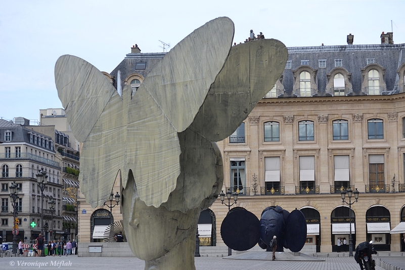 Exposition Manolo Valdès Place Vendôme : La Mariposa