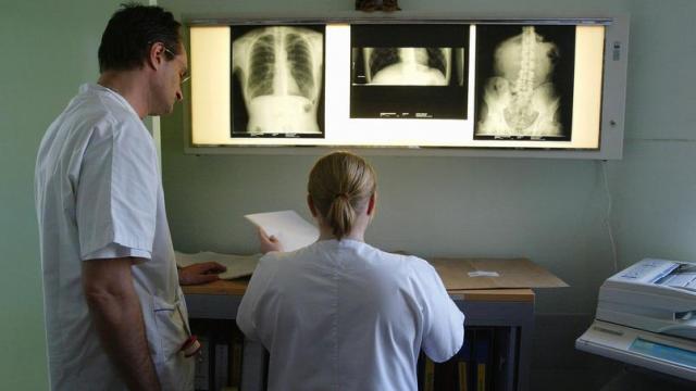 Service des urgences de l'hôpital AP-HP à Clichy dans les Hauts-de-Seine.