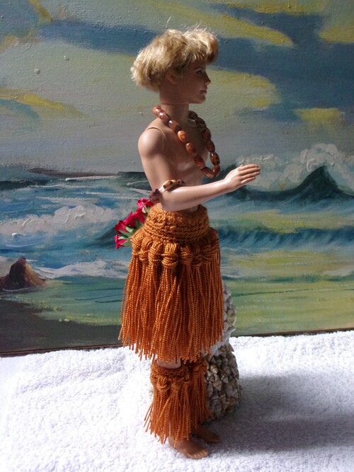 Ken : Description du costume traditionnel tahitien d' Oro