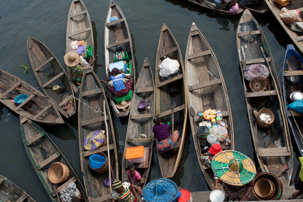 Résultat de recherche d'images pour "makoko pirogue"