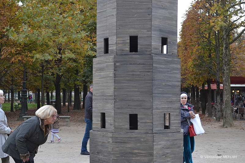 Jardin des Tuileries : FIAC 2016 : "Deci" de Pezo Von Ellrichshausen