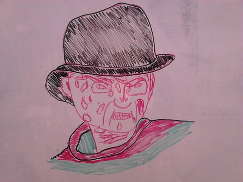 Freddy Krueger au marqueur sur un tableau blanc