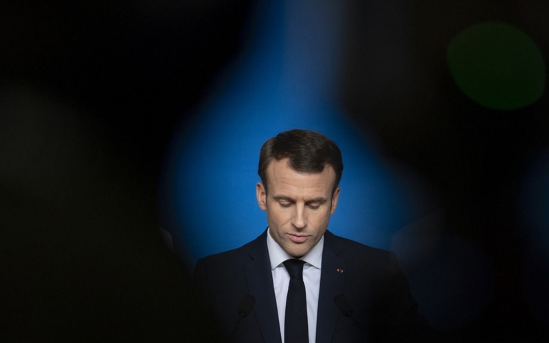 «Proche du burn-out», «rincé», isolé… la mauvaise passe de Macron