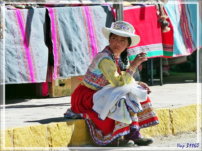 Série de costumes traditionnels de la région - Chivay - Pérou