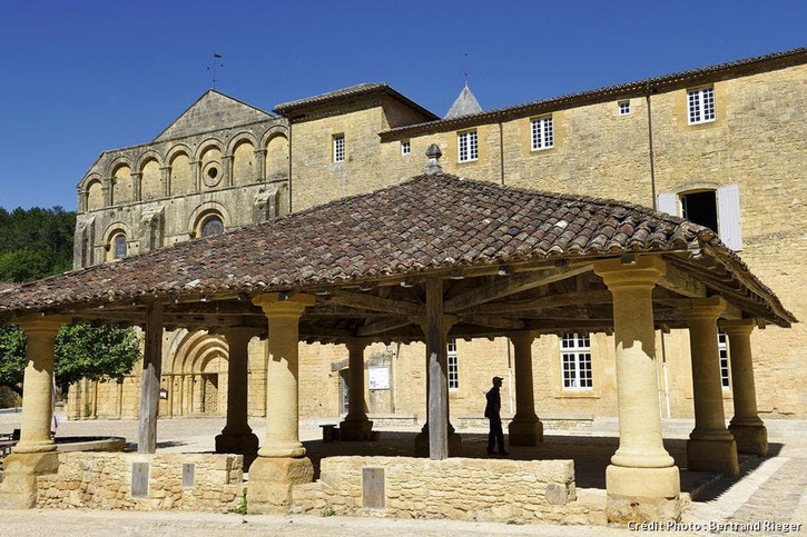 Les halles de Buisson-de-Cadouin, dans le Périgord