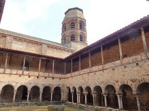 Abbaye Zaint-André à Lavaudieu en Haute-Loire (photos)