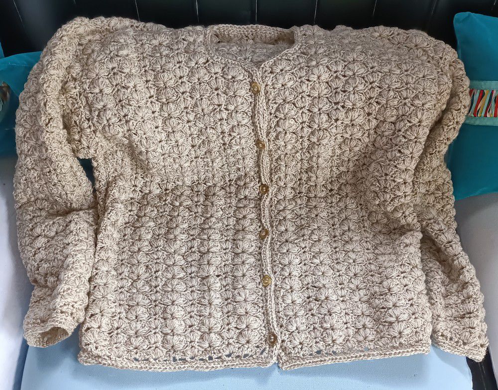 Un blouson beige au crochet...